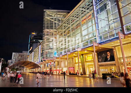CentralWorld Shopping Plaza nachts beleuchtet. Bangkok, Thailand. Stockfoto