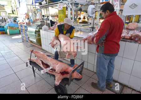 Arequipa, Peru - 1. September 2015: Innenraum der Zentralmarkt in Arequipa, Peru. Stockfoto