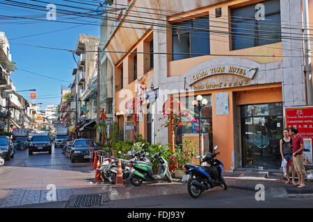 Eine Straßenszene im Viertel Chinatown in Bangkok, Thailand. Stockfoto