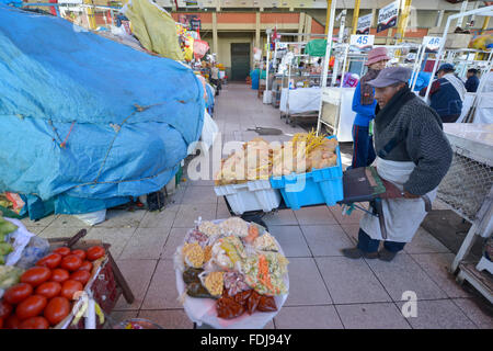 Arequipa, Peru - 1. September 2015: Innenraum der Zentralmarkt in Arequipa, Peru. Stockfoto