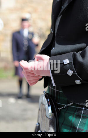 Bräutigam in traditionelle schottische Hochzeit outfit Stockfoto