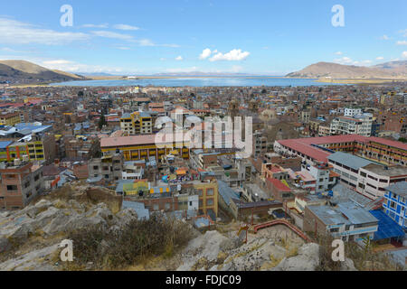 Puno, Peru. Das Hotel liegt am Ufer des Titicaca Puno. Es ist die Hauptstadt der Puno Region. Stockfoto