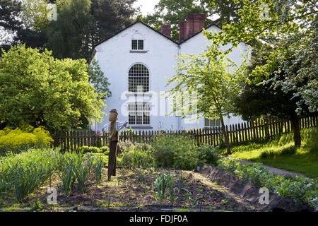 Lehrling-Haus und Garten im Mai die Steinbruch-Bank-Mühle und Styal Estate, Wilmslow, Cheshire gehören. Bettler Kinder lebten im Haus Lehrling und arbeitete in der Baumwollspinnerei in den späten achtzehnten Jahrhundert und waren in der Lage, ihre eigenen wachsen Stockfoto