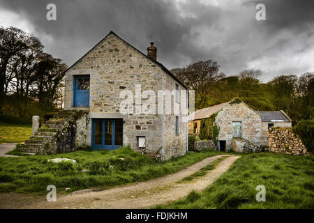 Landwirtschaftliche Gebäude auf dem Anwesen bei Godolphin House, einmal die Heimat der Queen Anne Lord High Treasurer, Sidney Godolphin, in der Nähe von Helston, Cornwall. Die ursprüngliche Wehrhaus wurde im fünfzehnten Jahrhundert ersetzt und spätere Ergänzungen machte es das schönste Haus ich Stockfoto