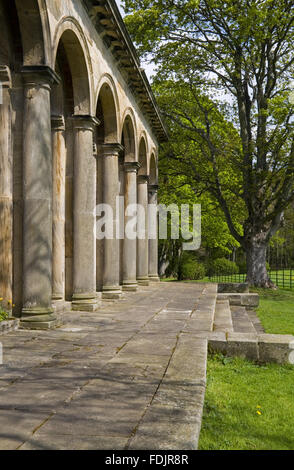 Die gewölbte Arcade und toskanischen Säulen der Orangerie, die im Jahre 1772 nach einem Entwurf begonnen wurde zugeschrieben James Paine, bei Gibside, Newcastle Upon Tyne. George Bowes erbte das Anwesen im Jahre 1722 und gepflegten Garten und erstellt Gebäude rund um Gibside Stockfoto