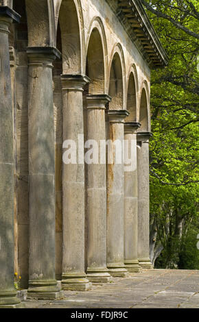 Toskanische Säulen der Orangerie, die im Jahre 1772 nach einem Entwurf begonnen wurde zugeschrieben James Paine, bei Gibside, Newcastle Upon Tyne. George Bowes erbte das Anwesen im Jahre 1722 und gestalteten das Gelände und Gebäude nahe Gibside Hall erstellt. Stockfoto