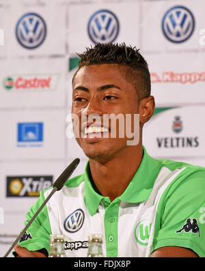 Wolfsburg, Deutschland. 1. Februar 2016. Brasilianischer Fußballspieler Bruno Henrique auf einer Pressekonferenz der Bundesliga club VfL Wolfsburg in Wolfsburg, Deutschland, 1. Februar 2016. Foto: HOLGER HOLLEMANN/Dpa/Alamy Live News Stockfoto