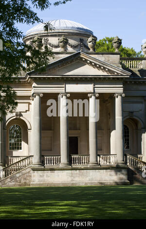 Die Portikus der palladianischen Kapelle, begonnen im Jahre 1760 auf das Design von James Paine, bei Gibside, Newcastle Upon Tyne. Stockfoto
