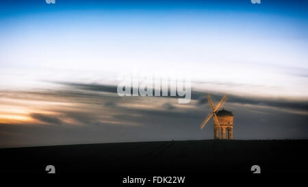 Traditionelle Windmühle bei Sonnenuntergang, Chesterton, Warwickshire, England, Großbritannien Stockfoto