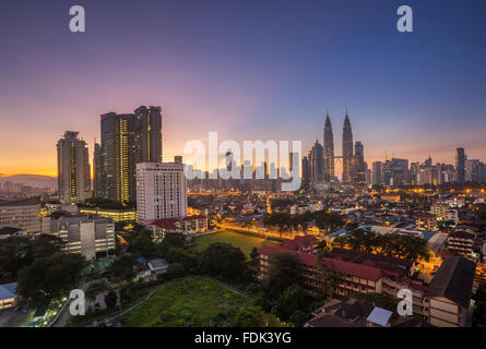 Skyline von Kuala Lumpur bei Sonnenaufgang, Malaysia Stockfoto