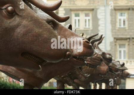 Prag, Tschechische Republik. 1. Februar 2016. Kreis der Tiere/Zodiac Heads zeitgenössische chinesische Künstler Ai Weiwei, erscheint als eines der Projekte, die begleitend zur Ausstellung Großzügigkeit: auf die Kunst des Gebens, widmet sich Themen wie teilen, Großzügigkeit und Patronat und gliedert sich in den 220. Jahrestag der National Gallery Vorgängers, die Bildergalerie von der Gesellschaft des Vaterländischen Freund der Künste in Böhmen. Bildnachweis: Petr Bonek/Alamy Live-Nachrichten Stockfoto