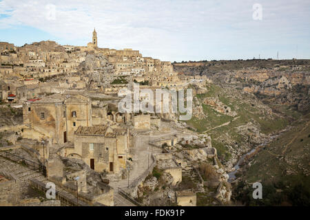 Blick über die Stadt und Torrente Gravina, Matera, Basilikata, Italien Stockfoto