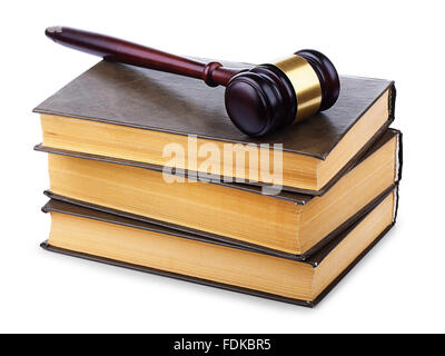 Hölzerne Hammer und alte Gesetzesbücher auf weißem Hintergrund Stockfoto