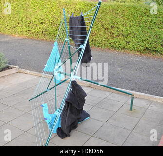 Carrickfergus, County Antrim, UK. 1. Februar 2016. Kein Tag, Wäsche in Carrickfergus, County Antrim, zu hängen, wie Storm Henry nahm der Linie halten und entzwei gerissen. Bildnachweis: Chris McCullough/Alamy Live-Nachrichten Stockfoto