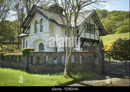 Weiße Lodge auf der Dolmelynllyn Estate, Gwynedd, Wales. Stockfoto
