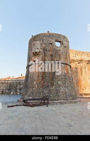 Gradenigo Turm, erhaltene Teil des Verteidigungssystems der Altstadt von Budva, Montenegro Stockfoto