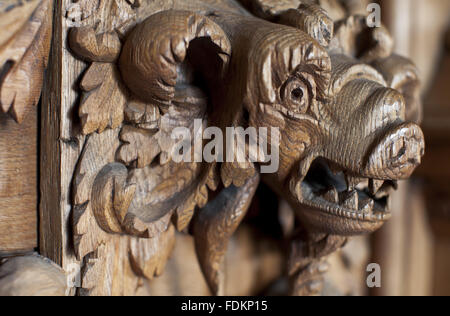 Eine geschnitzte Tierkopf in braun-Zimmer in Tredegar House, Newport, South Wales. Stockfoto