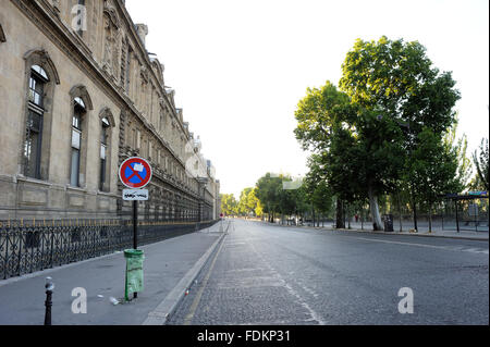 Frankreich Paris - 15.08.2013 - leer / Ile-de-France (Region) / Paris - Francois Mitterand Kai. Verlassene Straßen von Paris auf Stockfoto