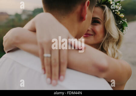 Hochzeitspaar auf die Natur Stockfoto