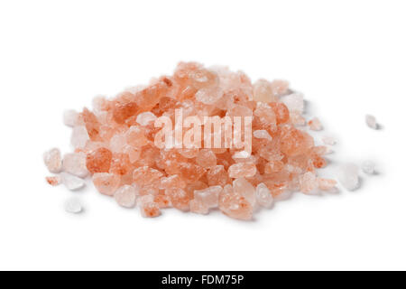 Haufen von rosa Himalaya-Salz auf weißem Hintergrund Stockfoto