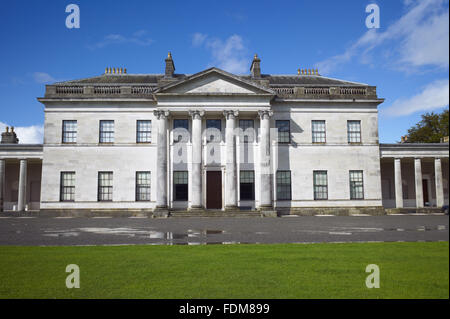 Die Südfassade am Castle Coole, Grafschaft Fermanagh. Das Haus, entworfen von James Wyatt wurde 1789 bis 1795 erbaut. Stockfoto