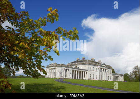 Die Südfassade am Castle Coole, Grafschaft Fermanagh. Das Haus, entworfen von James Wyatt wurde 1789 bis 1795 erbaut. Stockfoto