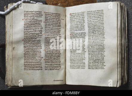 Eine Öffnung aus dem Manuskript des William Britos Mitte Vocabulorum Bibliae aus der Bibliothek der Nonnen von Lacock Abbey, frühen vierzehnten Jahrhundert (vielleicht geschrieben, und sicherlich in Lacock gebunden).  Dieses Manuskript ist vermutlich das einzige Buch f Stockfoto