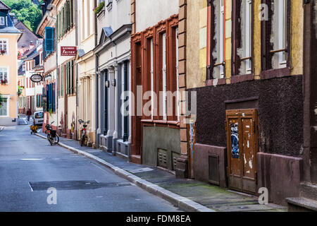 Ingrimstrasse, eine ziemlich schmale Straße in der Altstadt-Viertel der Stadt Heidelberg. Stockfoto