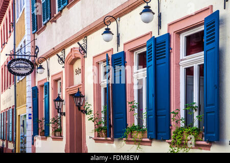 Ingrimstrasse, eine ziemlich schmale Straße in der Altstadt-Viertel der Stadt Heidelberg. Stockfoto