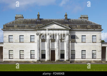 Die Südfassade am Castle Coole, Grafschaft Fermanagh. Das Haus, entworfen von James Wyatt wurde 1789 bis 1795 erbaut. Stockfoto