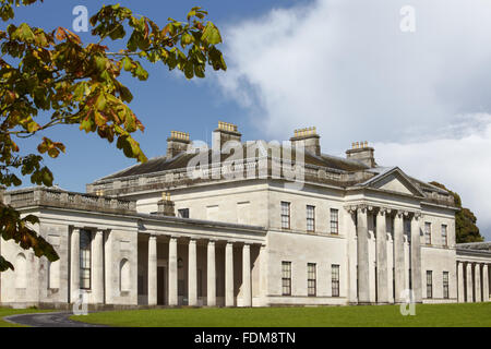 Die Südfassade am Castle Coole, Grafschaft Fermanagh. Das Haus, entworfen von James Wyatt wurde 1789 bis 1795 erbaut. Stockfoto