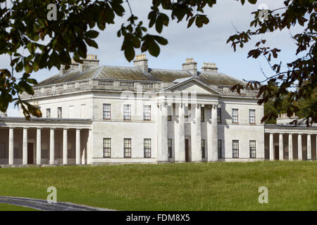 Die Südfassade am Castle Coole, Grafschaft Fermanagh. Das Haus, entworfen von James Wyatt wurde 1789 bis 1795 erbaut. Stockfoto