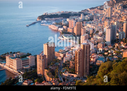 Panorama des Fürstentums von Monaco im Sonnenaufgang Licht Stockfoto
