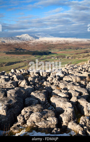 Whernside im Winter von Southerscales Kapelle le Dale Yorkshire Dales England Stockfoto