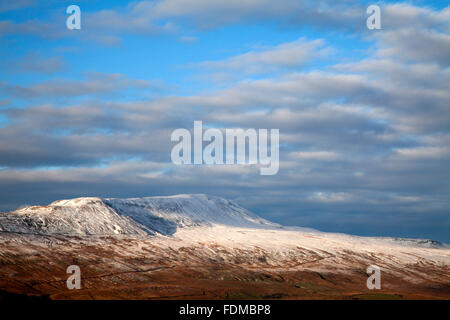 Whernside im Winter von Southerscales Kapelle le Dale Yorkshire Dales England Stockfoto