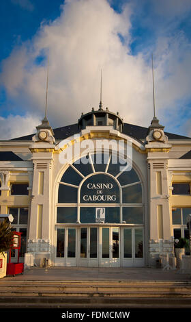 Am Meer-Fassade des Casino de Cabourg, auf dem Boulevard de Cabourg, Normandie, Frankreich Stockfoto