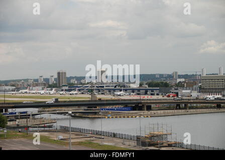London City Airport und Shooters Hill vom Messezentrum Excel London UK Stockfoto