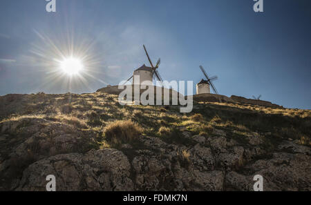 Consuegra und die typischen Windmühlen in der Arbeit, die Cervantes Don Quijote von La Mancha inspiriert Stockfoto