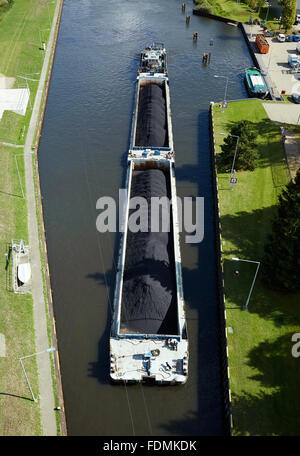 Niederfinow, Deutschland, Schlepper mit eine leere barge Stockfoto