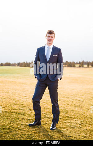 Hochzeit Porträt des Bräutigams an seinem Hochzeitstag in Zentral-Oregon. Stockfoto