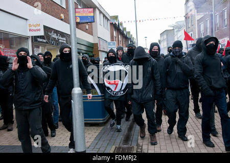 Unite gegen Faschismus UAF der Bekämpfung der weit rechts-Gruppen bei Anti-Einwanderungs-Anti-Flüchtling-Rallye organisiert durch die Nationale Front Stockfoto