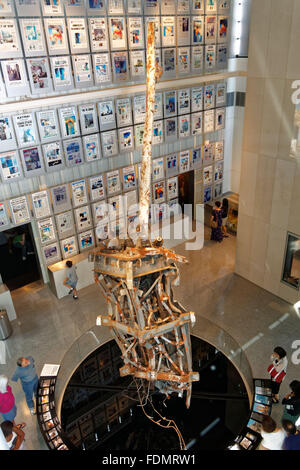 Innenansicht des Newseum in Washington DC mit einem Display mit einem Funkturm aus den Nordturm des World Trade Center Stockfoto