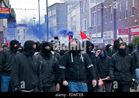 Unite gegen Faschismus UAF der Bekämpfung der weit rechts-Gruppen bei Anti-Einwanderungs-Anti-Flüchtling-Rallye organisiert durch die Nationale Front Stockfoto