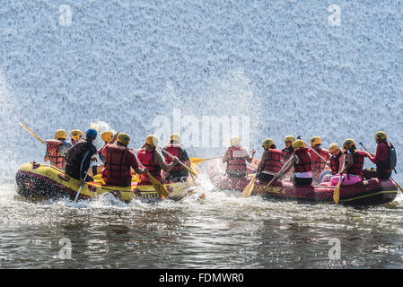 Rafting auf dem Fluss Paranhana - Stromschnellen Stockfoto