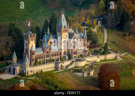 Schloss Drachenburg im Herbst, Rheintal, Königswinter, Nordrhein-Westfalen, Deutschland Stockfoto