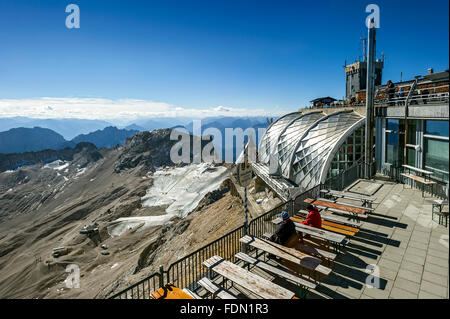 Richtfunk-Gebäude, Wetterstation des Deutschen Wetterdienstes, Münchner Haus-Berghütte am Gipfel der Zugspitze Stockfoto