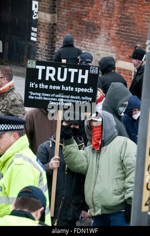 Rechtsextremen Gruppen, die Teilnahme an einer Anti-Einwanderungs-Anti-Flüchtling-Rallye organisiert von der nationalen Front Dover Kent 30. Januar 2016 Stockfoto