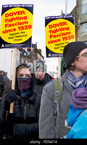 Unite gegen Faschismus UAF der Bekämpfung der weit rechts-Gruppen bei Anti-Einwanderungs-Anti-Flüchtling-Rallye organisiert durch die Nationale Front Stockfoto