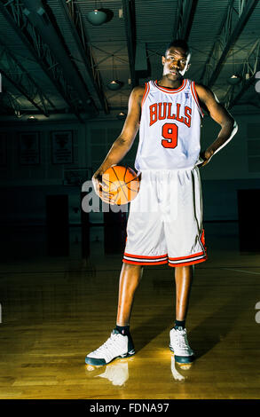 CHICAGO, IL-10 SEPTEMBER: Basketball Player Loul Deng in Chicago, Illinois am 15. Januar 2005. Stockfoto