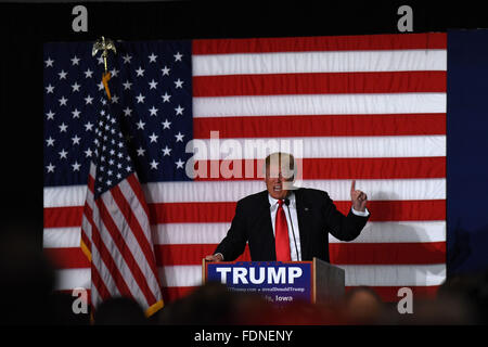 Iowa, USA. 1. Februar 2016. Republikanische Präsidentschaftskandidat Donald Trump spricht auf einer Kundgebung der Kampagne in Cedar Rapids, Iowa, USA, 1. Februar 2016. Bildnachweis: Yin Bogu/Xinhua/Alamy Live-Nachrichten Stockfoto